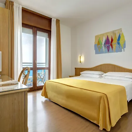 מלון Croce Di Malta 4*