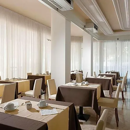 فندق Croce Di Malta 4*